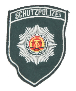 Ärmelabzeichen DDR Schutzpolizei grün